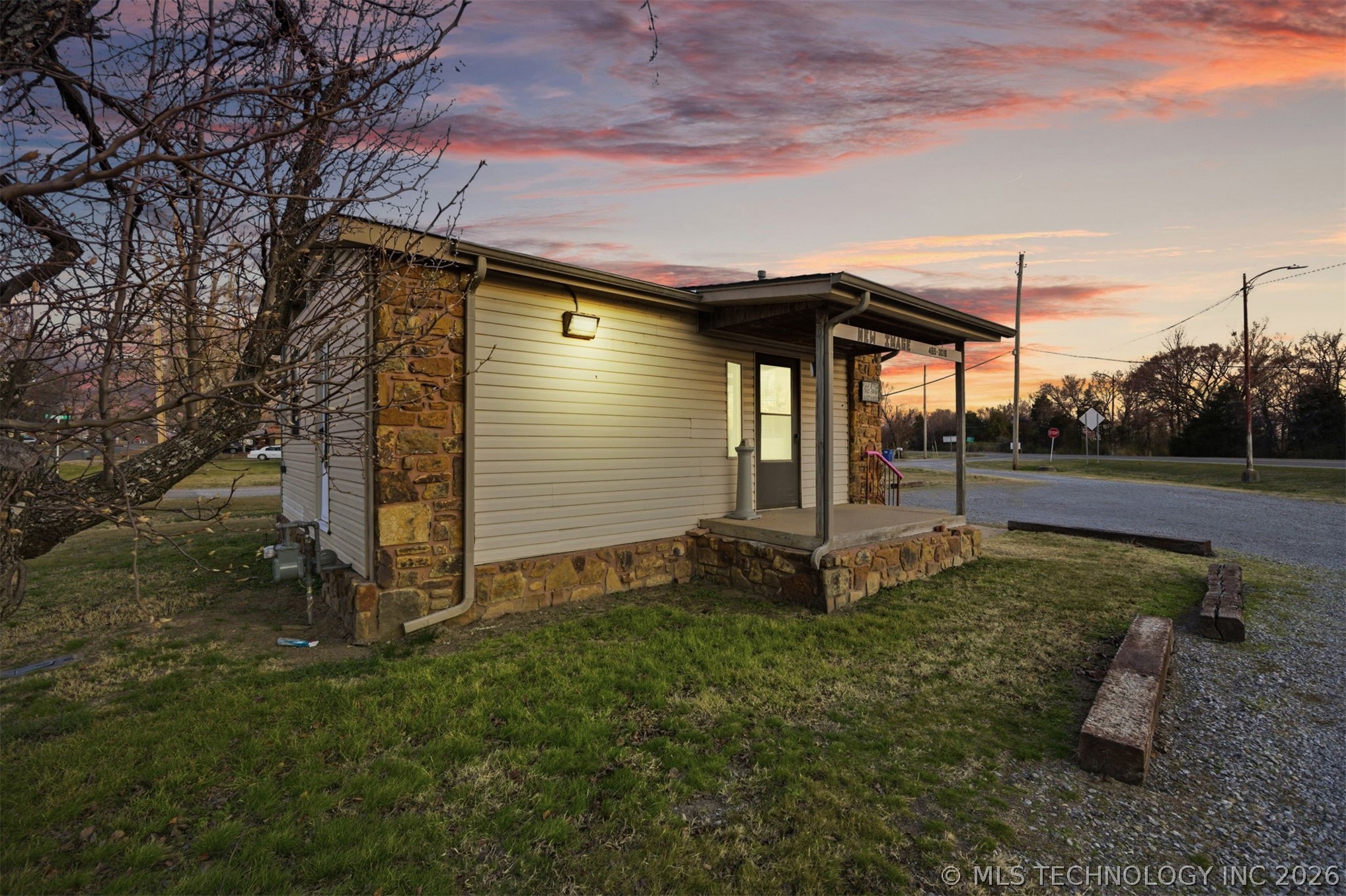 1401 S Mcquarrie Avenue Property Photo 10