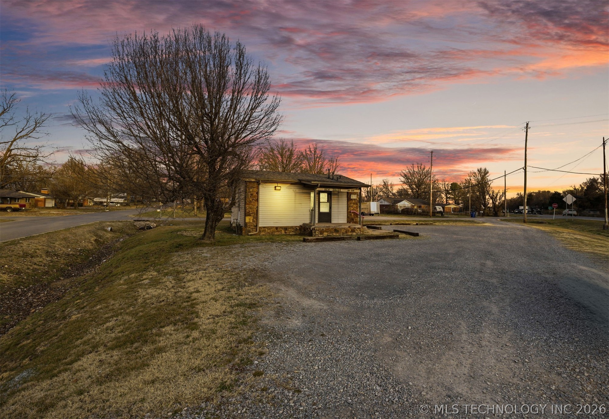 1401 S Mcquarrie Avenue Property Photo 11