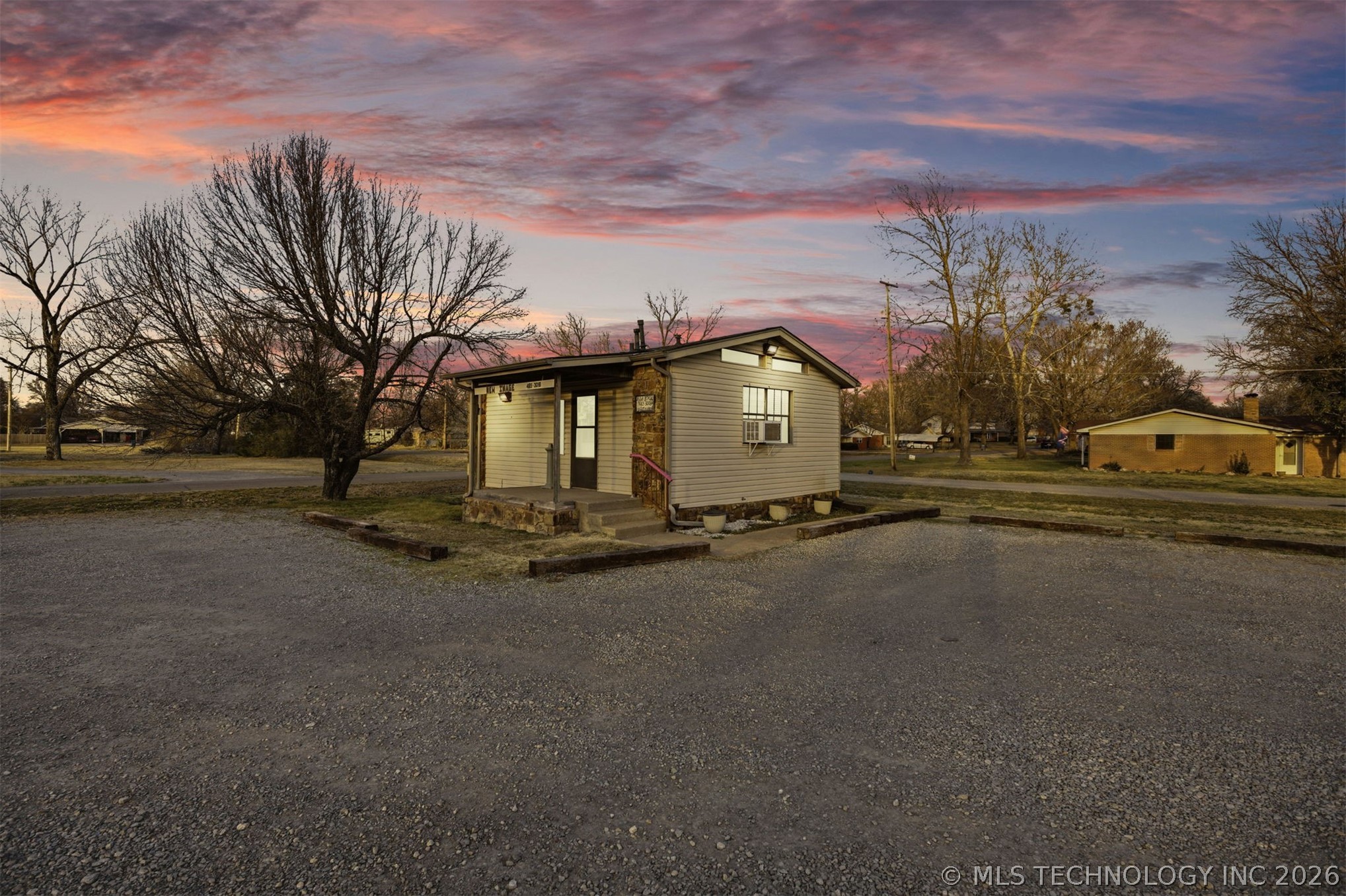 1401 S Mcquarrie Avenue Property Photo 12