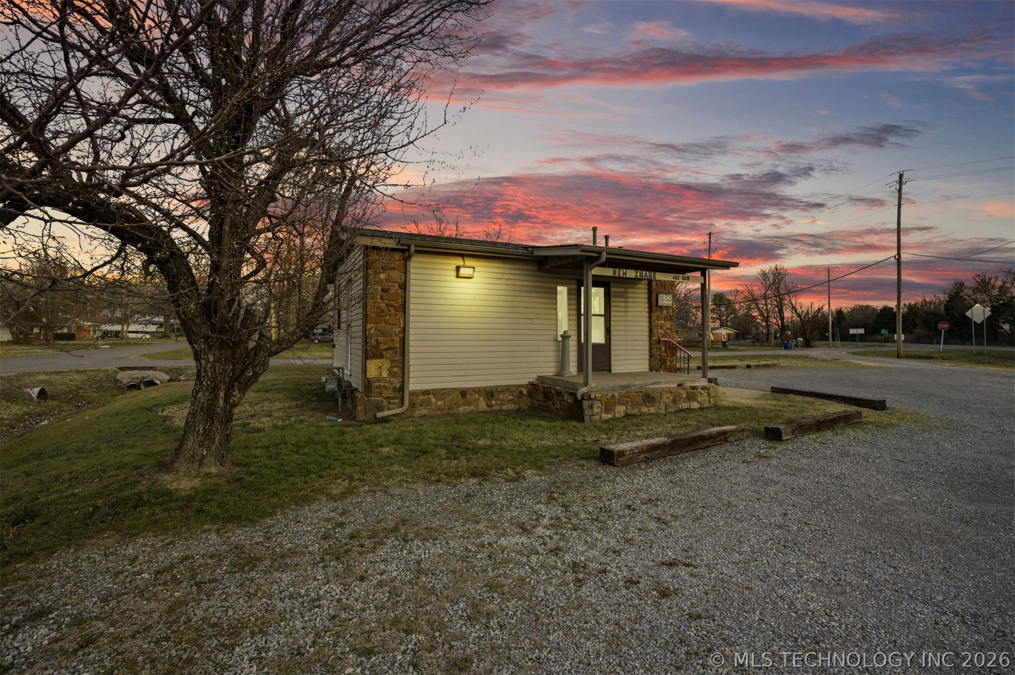 1401 S Mcquarrie Avenue Property Photo 15