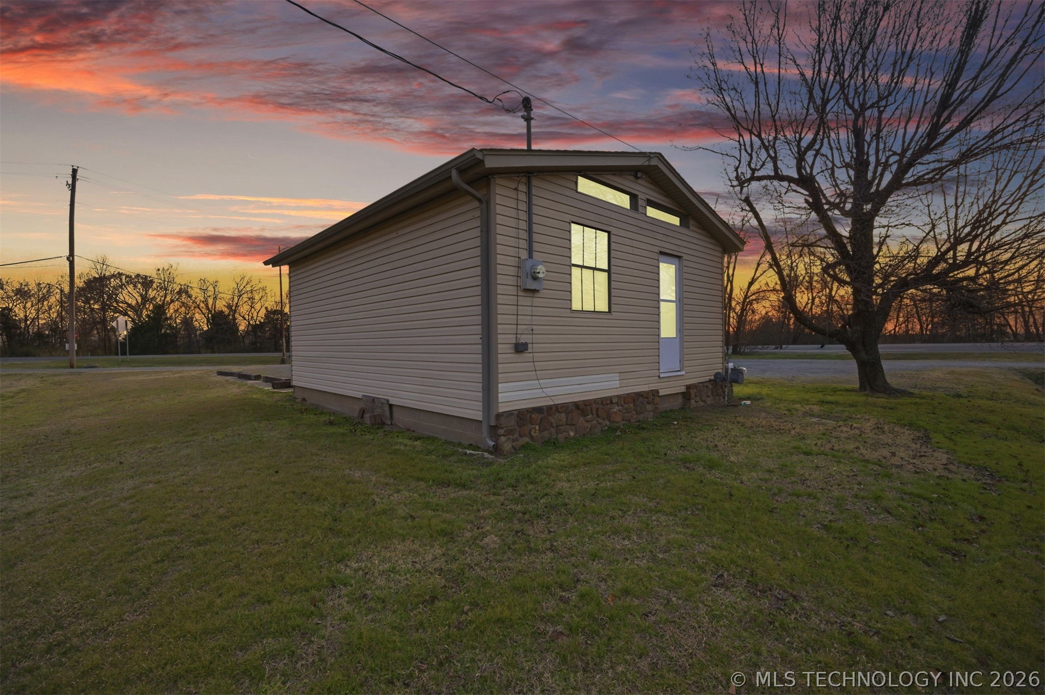 1401 S Mcquarrie Avenue Property Photo 18