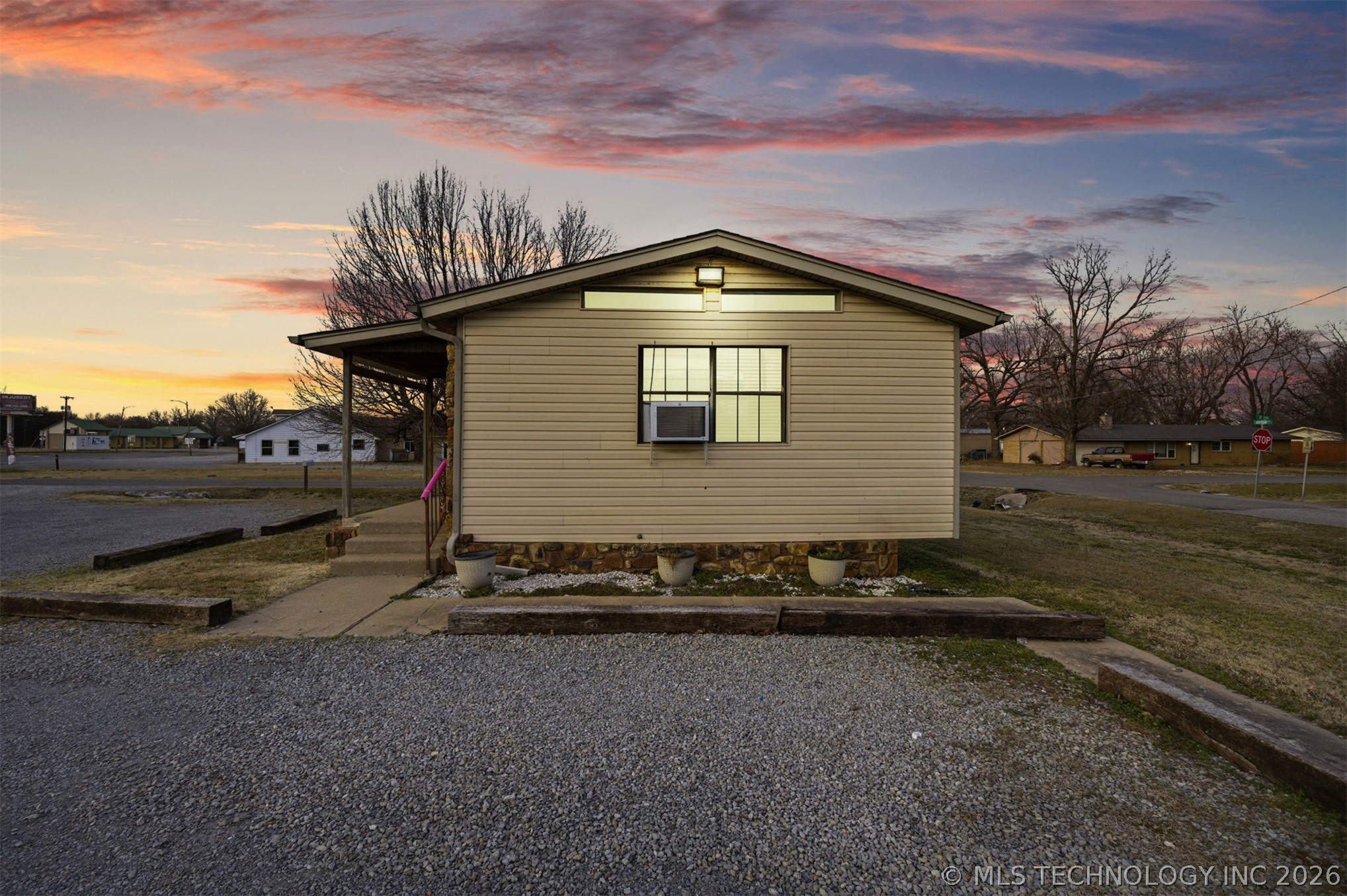 1401 S Mcquarrie Avenue Property Photo 19