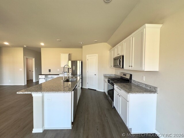 7203 E 155th Place S Property Photo 3