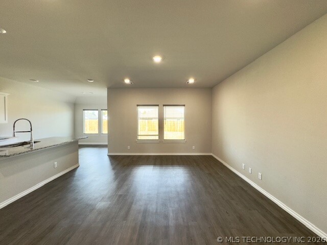 7203 E 155th Place S Property Photo 16