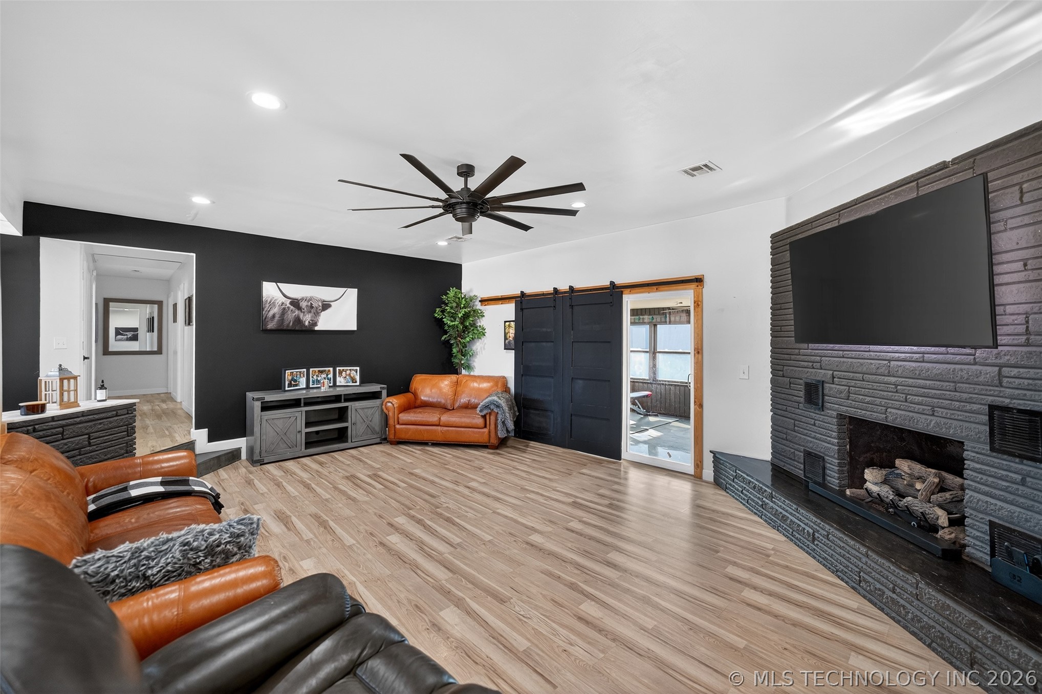 406 N William Penn Street Property Photo 8
