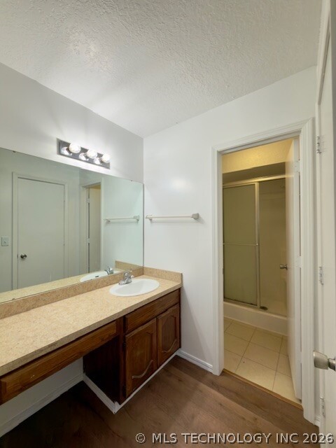1907 E 66th Place Property Photo 6