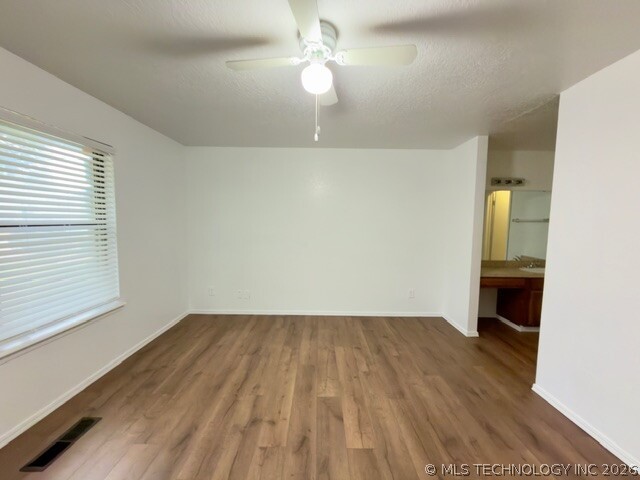 1907 E 66th Place Property Photo 10