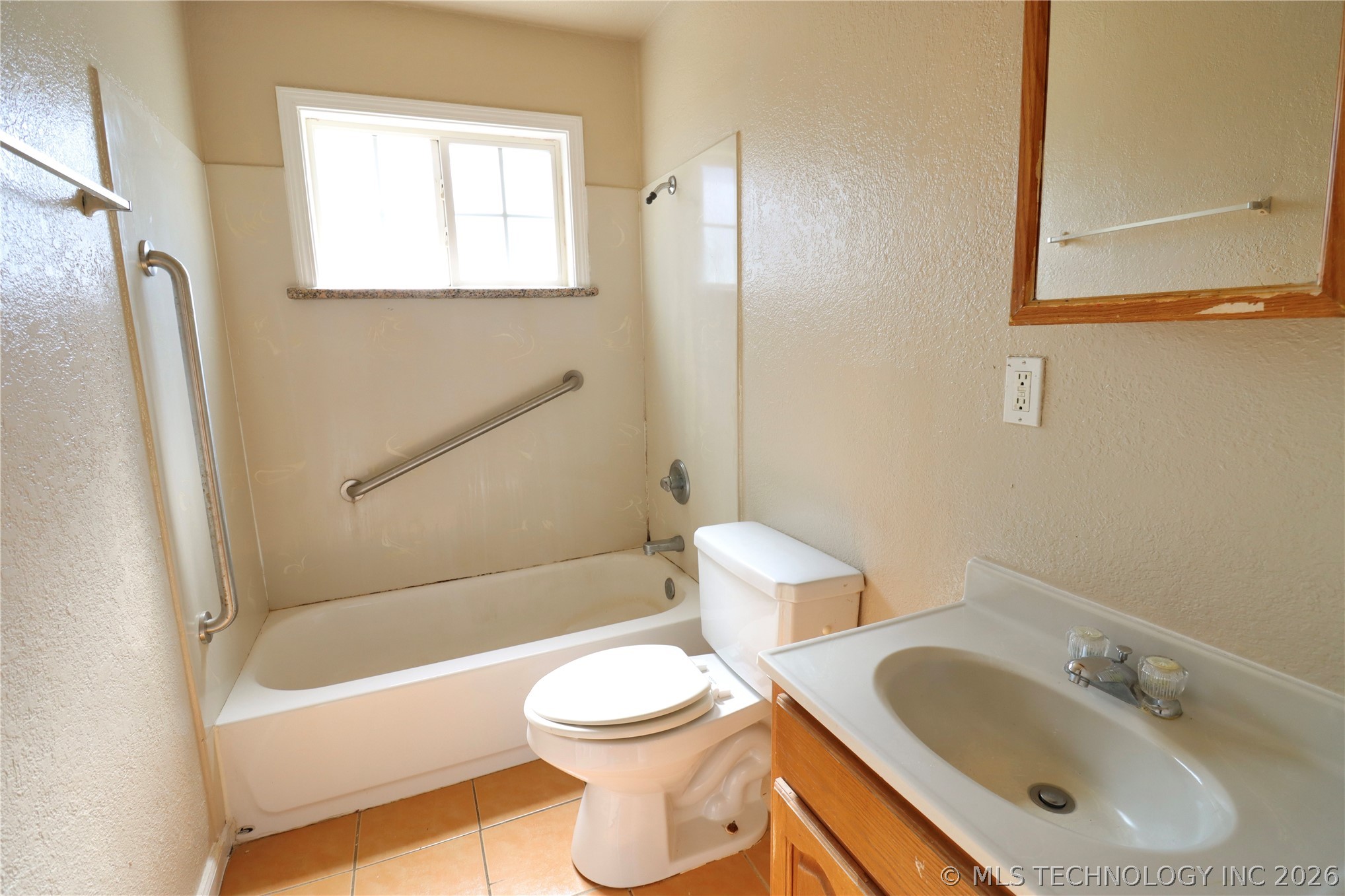 320 W 63rd Place North Property Photo 9