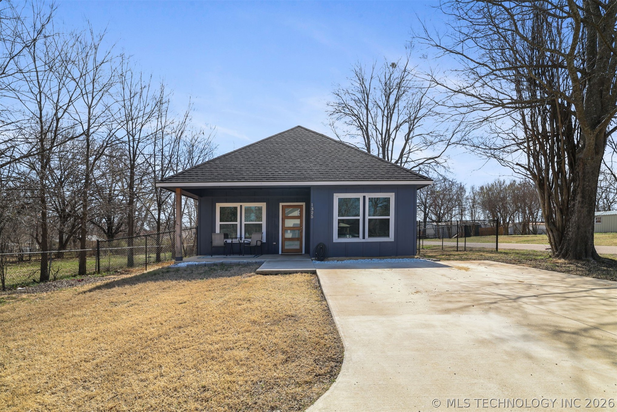 1325 Houston Property Photo 2