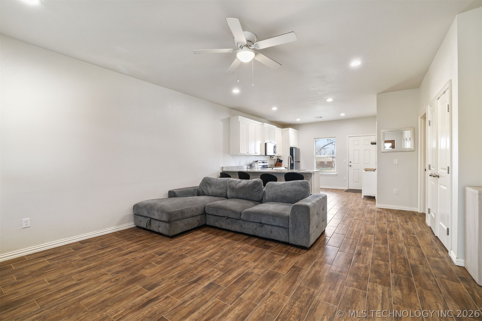 1325 Houston Property Photo 3