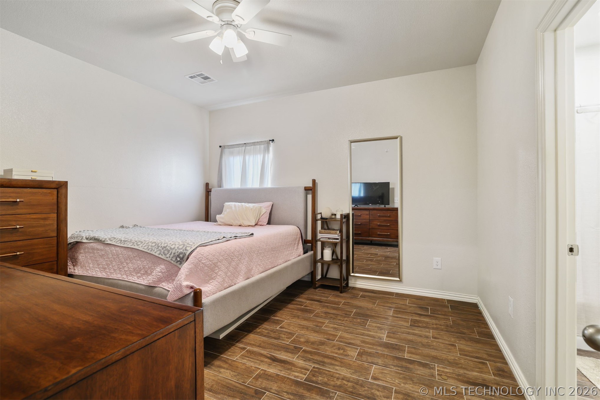 1325 Houston Property Photo 6