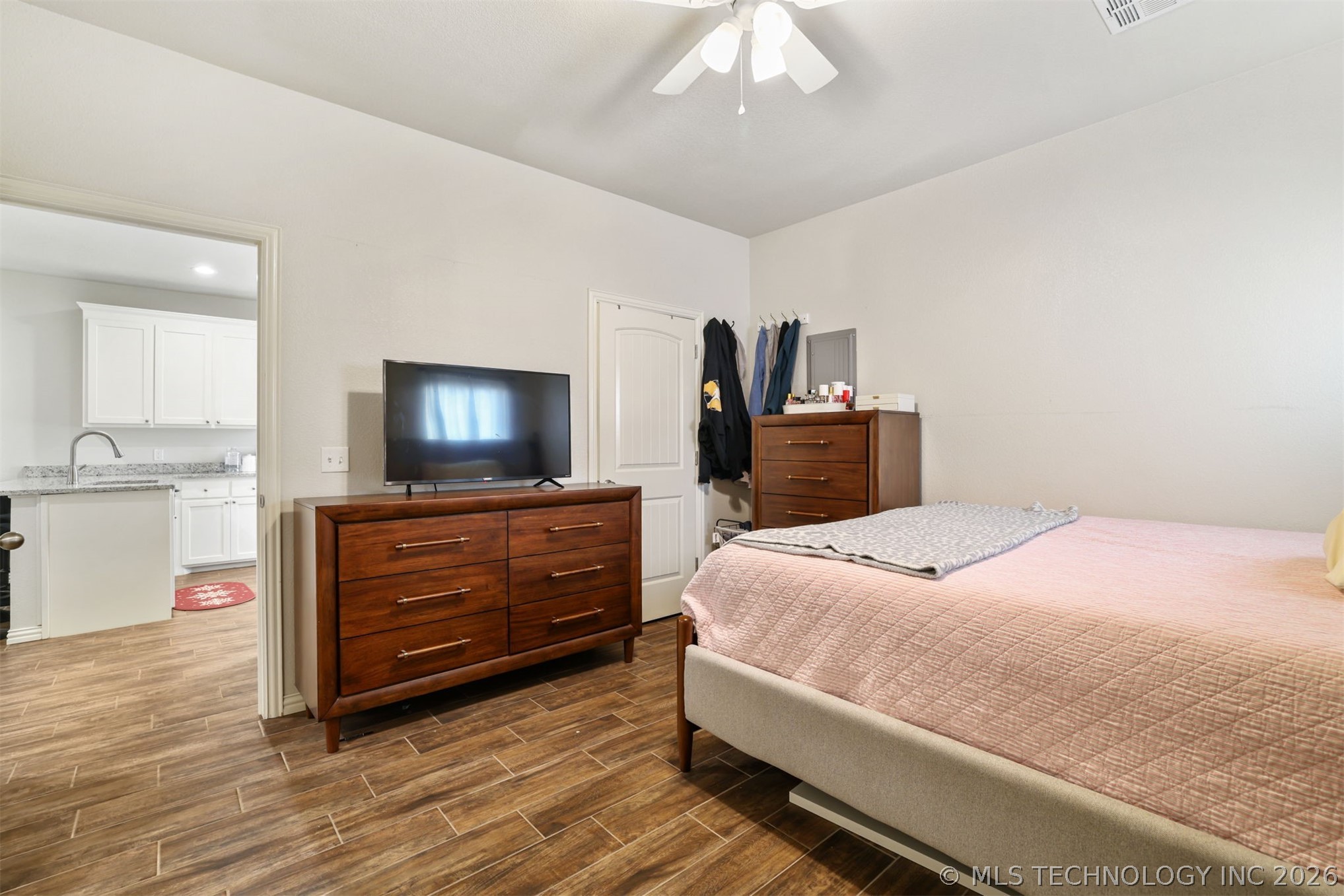 1325 Houston Property Photo 7