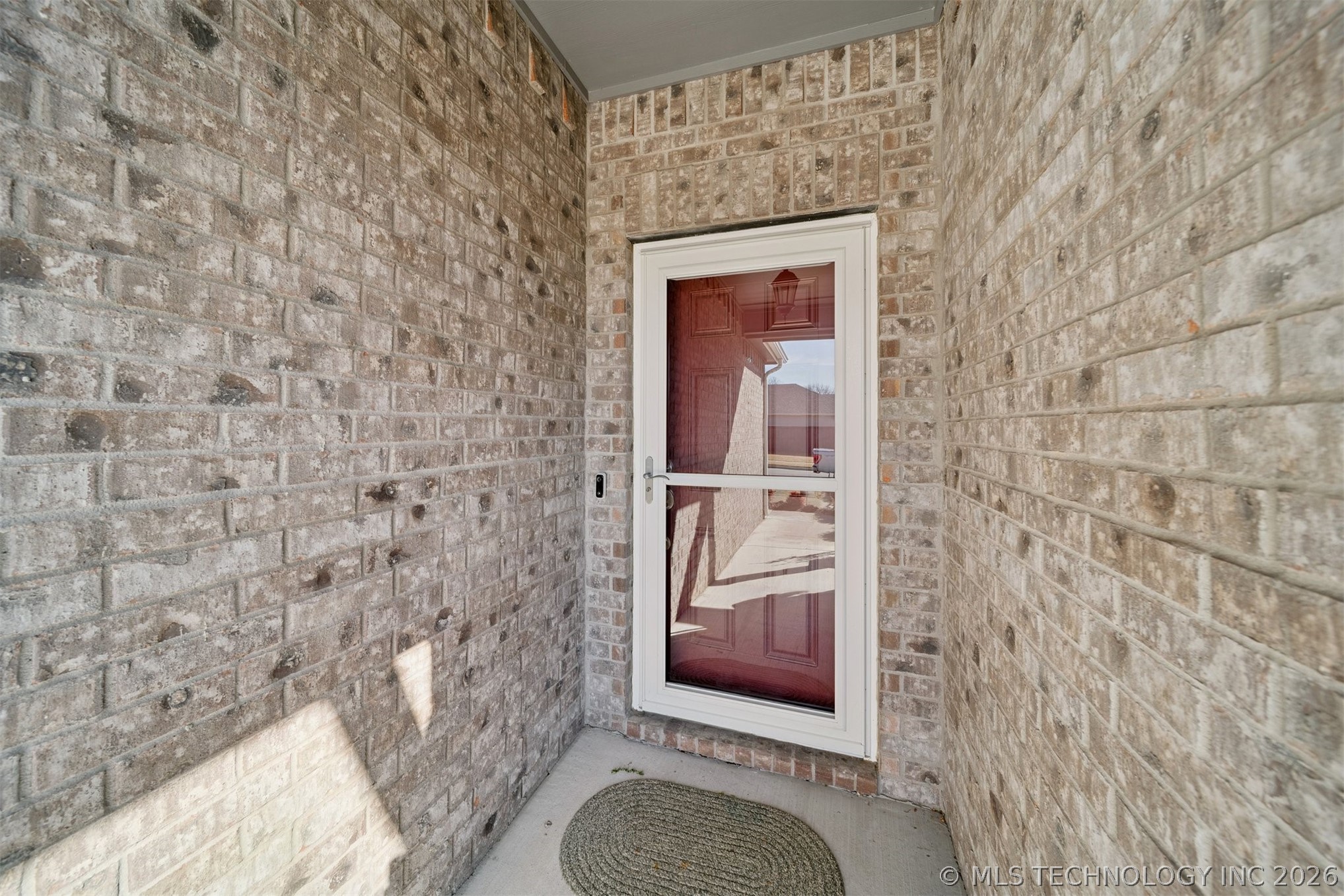 7509 S Walnut Avenue Property Photo 6