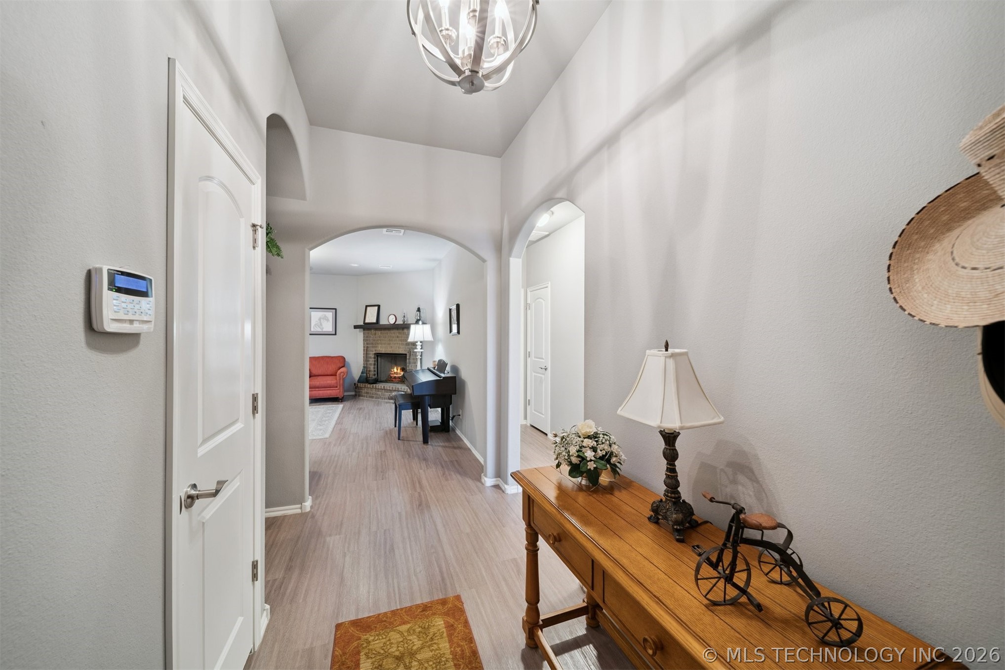 7509 S Walnut Avenue Property Photo 7