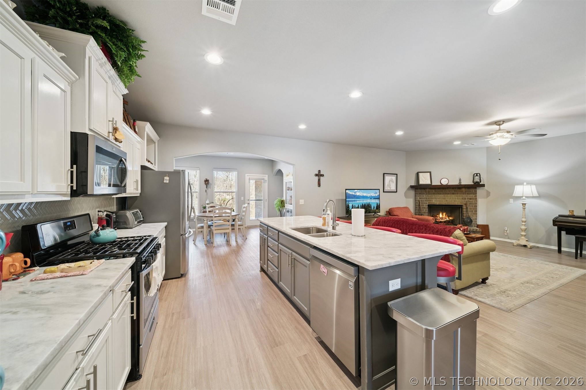 7509 S Walnut Avenue Property Photo 15
