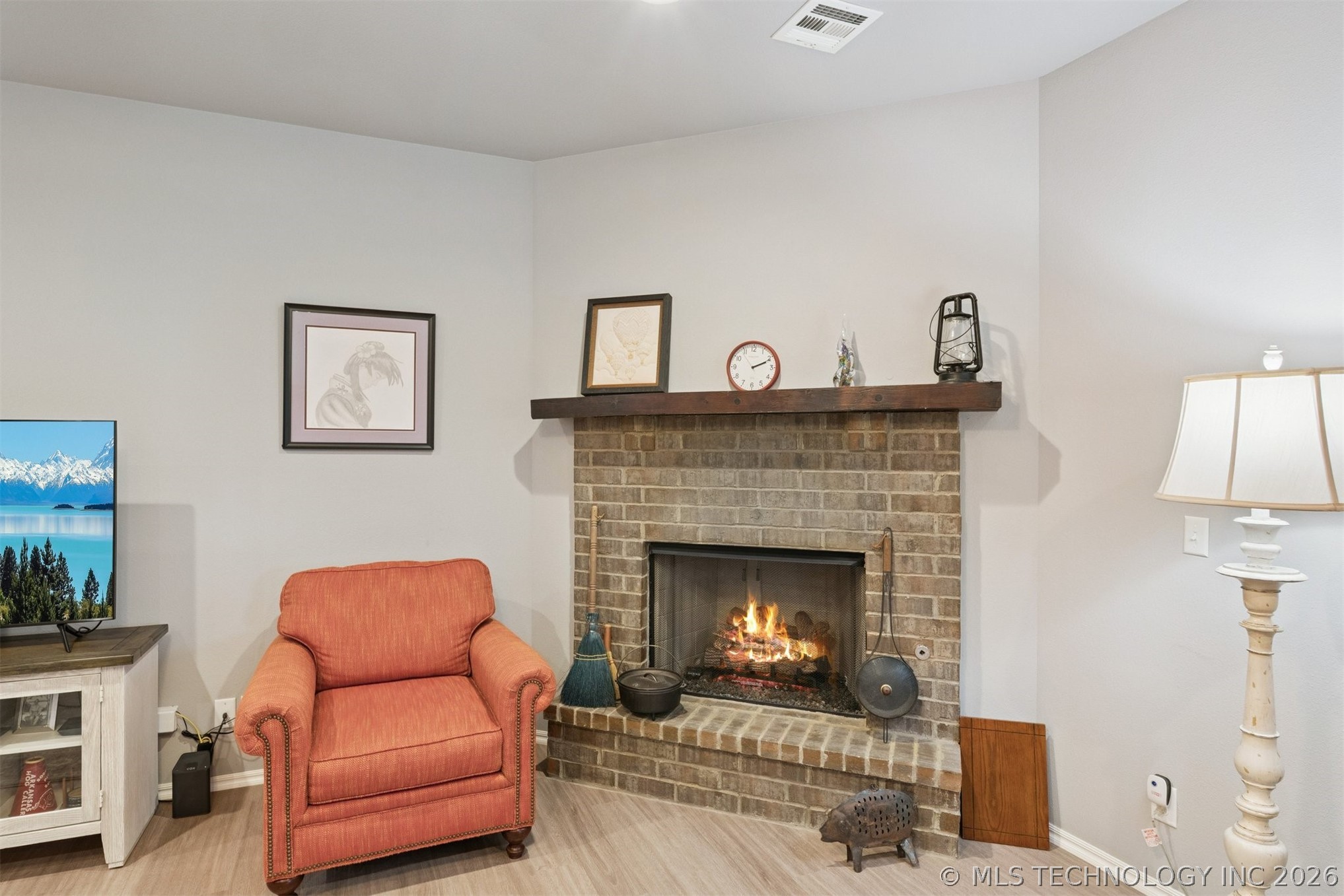 7509 S Walnut Avenue Property Photo 20