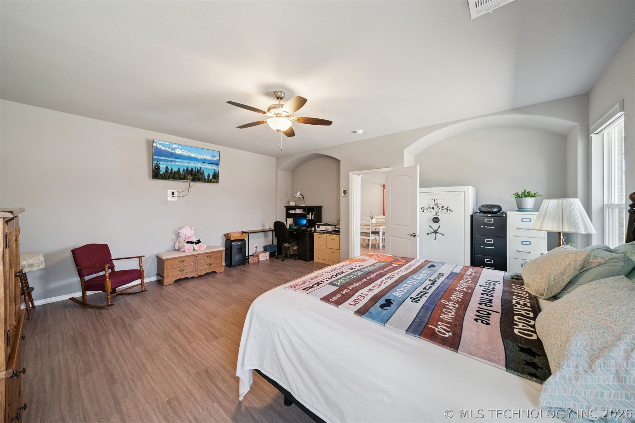 7509 S Walnut Avenue Property Photo 33