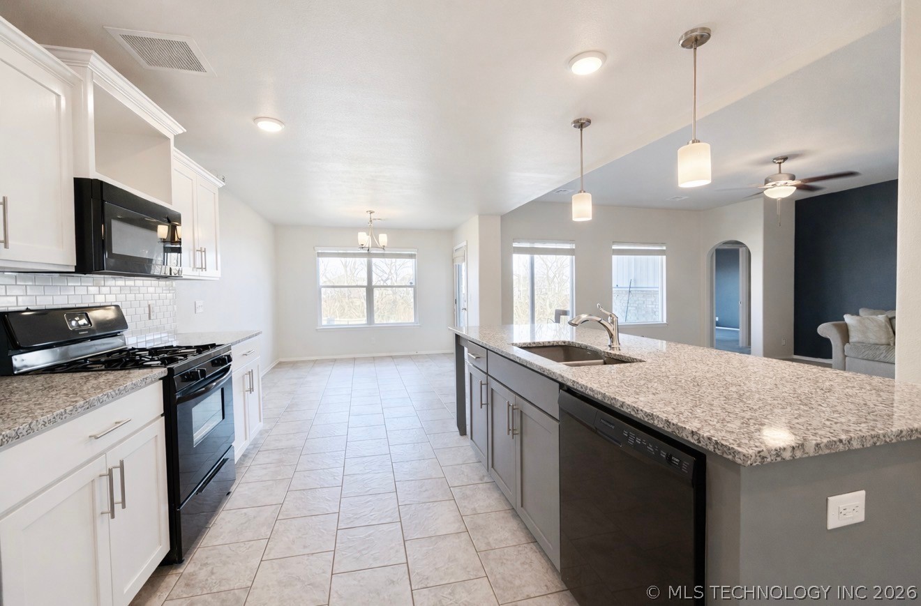 7201 S Joshua Avenue Property Photo 3