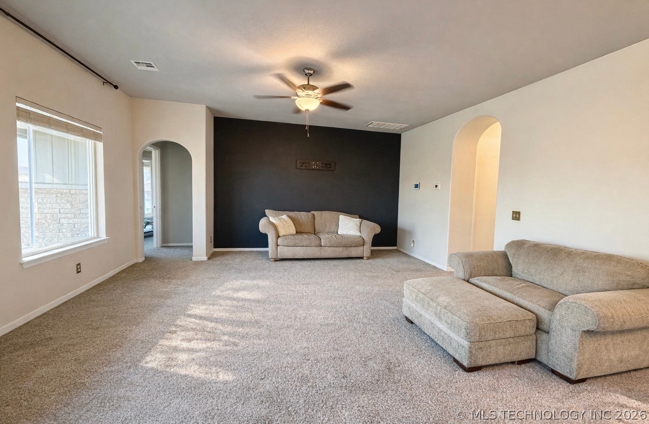 7201 S Joshua Avenue Property Photo 4