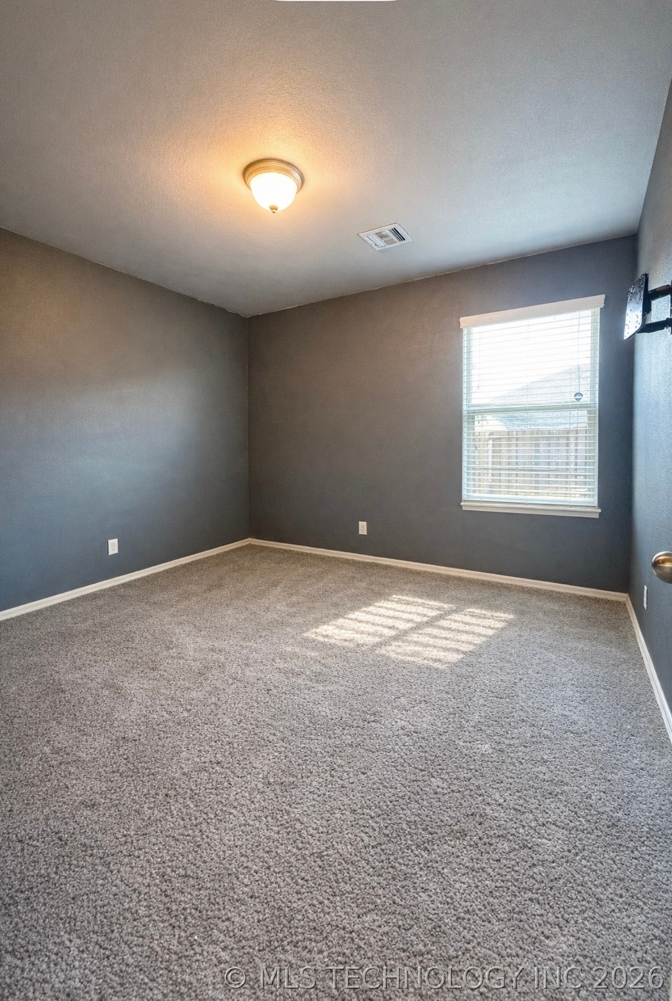 7201 S Joshua Avenue Property Photo 10