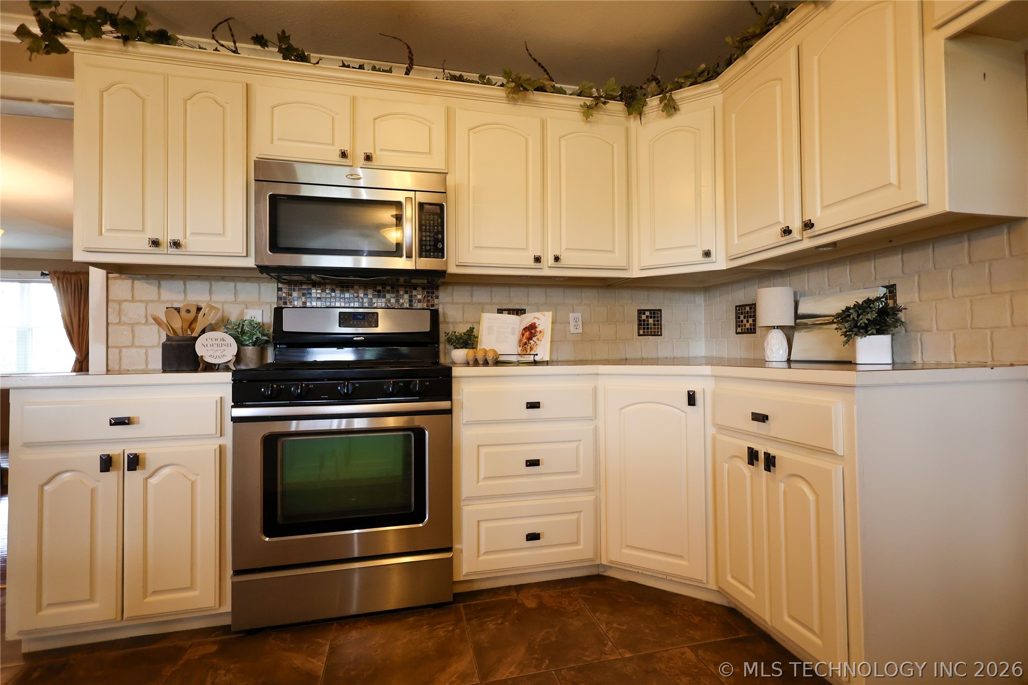 2005 Lakeview Drive Property Photo 9
