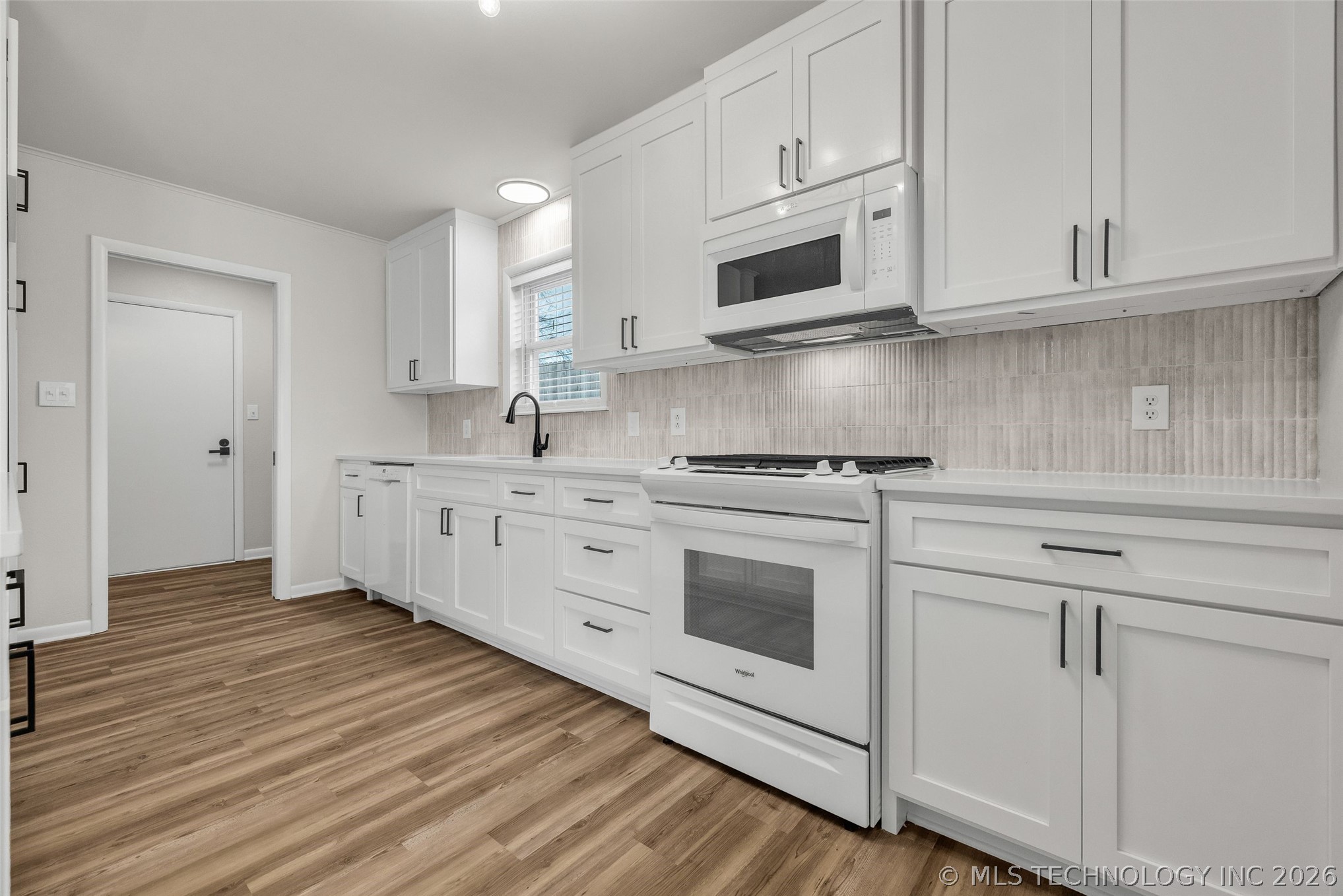 3009 S Elm Avenue Property Photo 7
