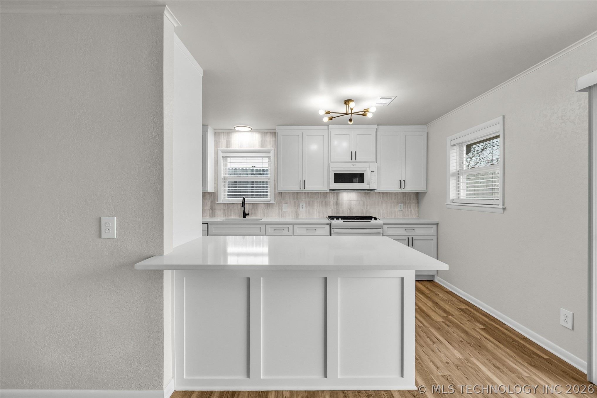 3009 S Elm Avenue Property Photo 11