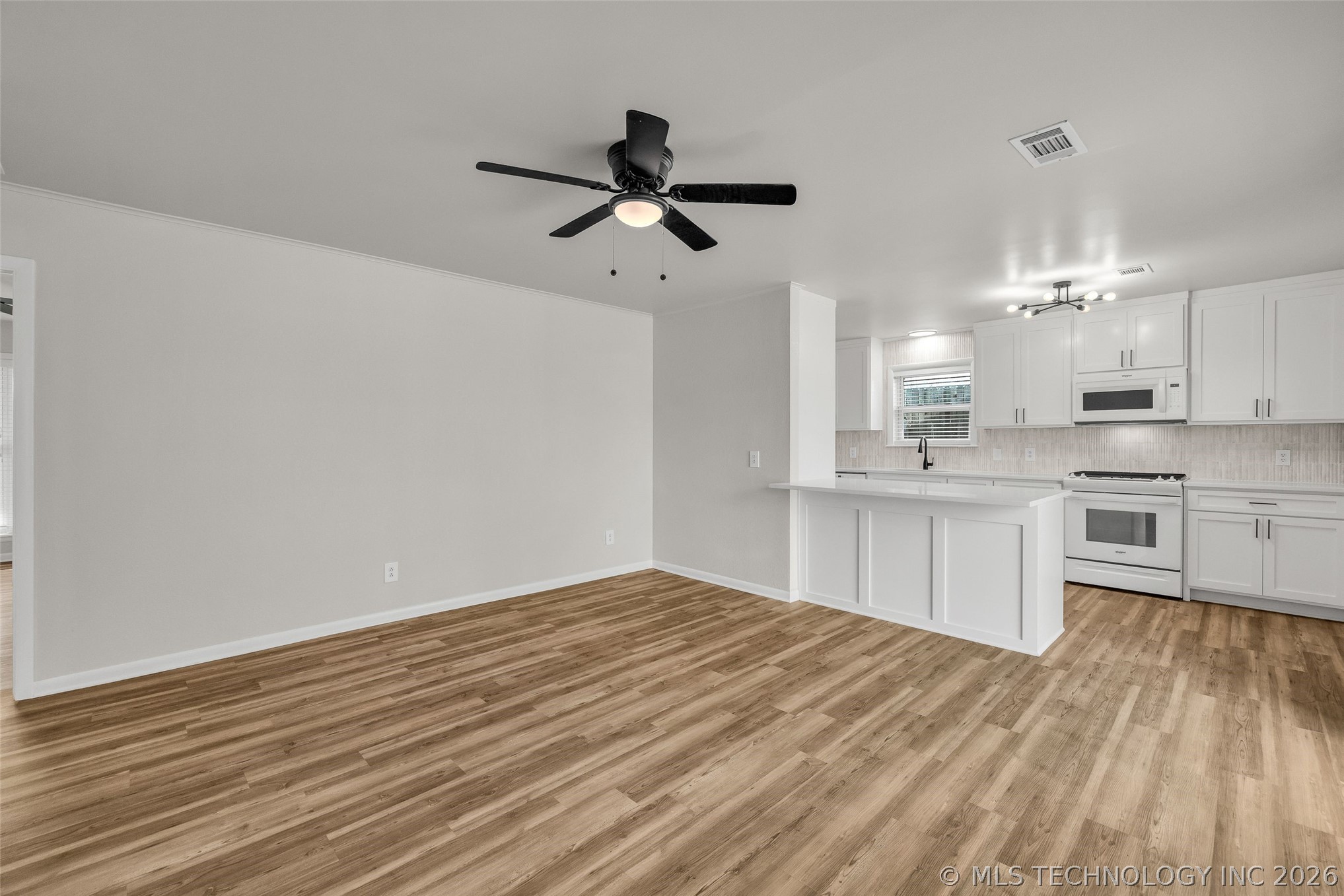 3009 S Elm Avenue Property Photo 12