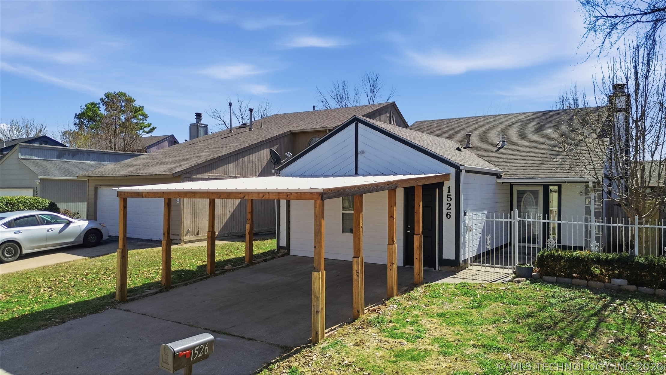 1526 E 67th Court Property Photo 1