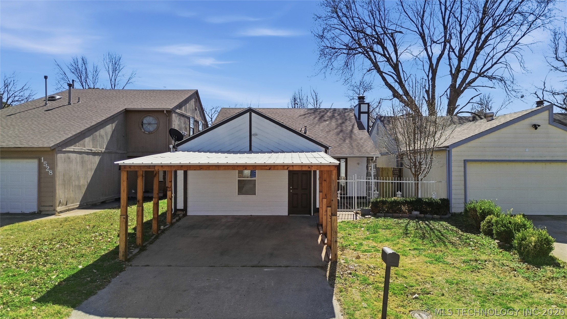 1526 E 67th Court Property Photo 2