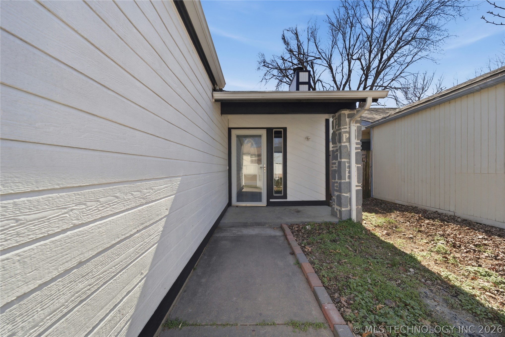1526 E 67th Court Property Photo 4