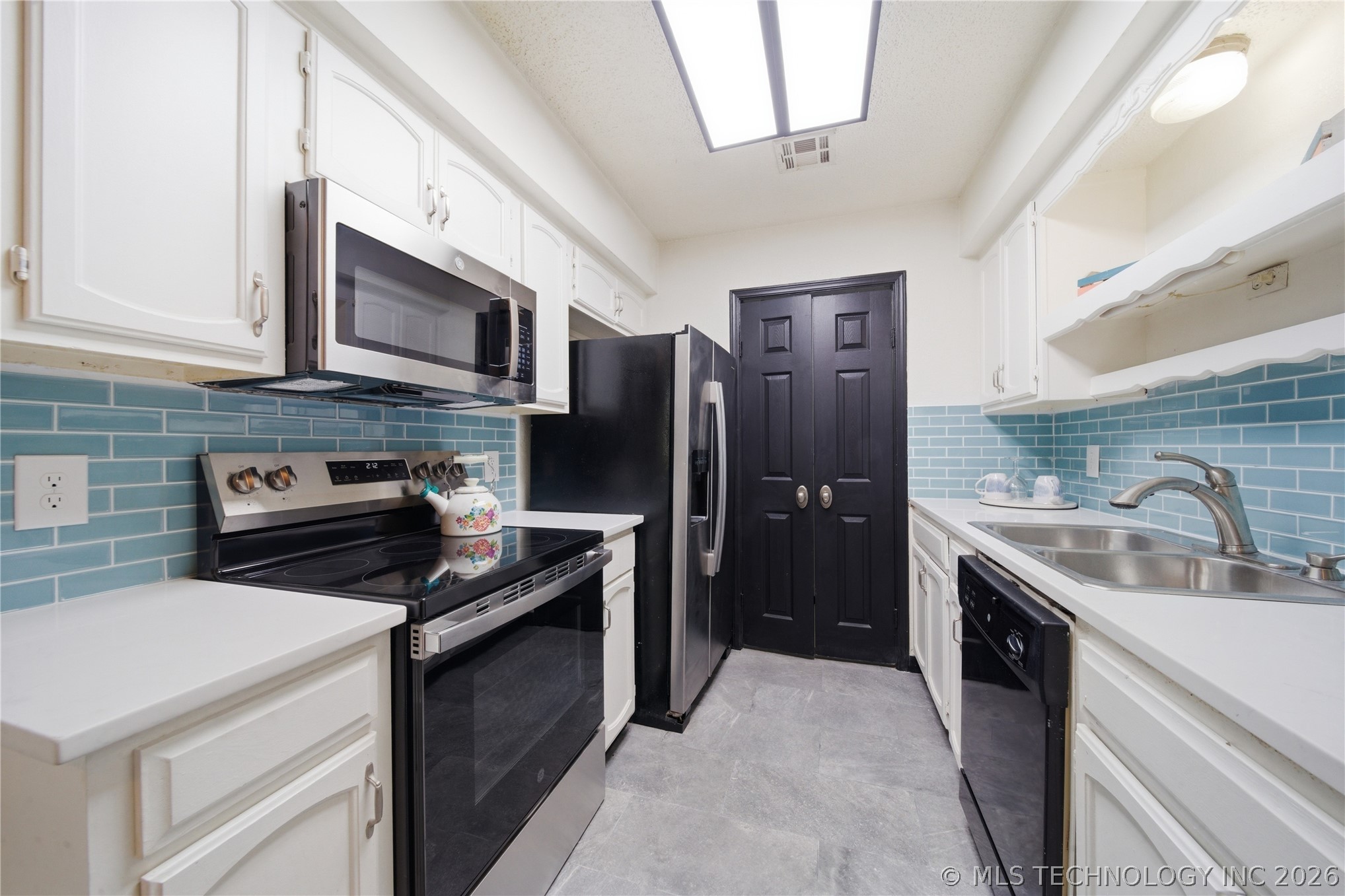 1526 E 67th Court Property Photo 12