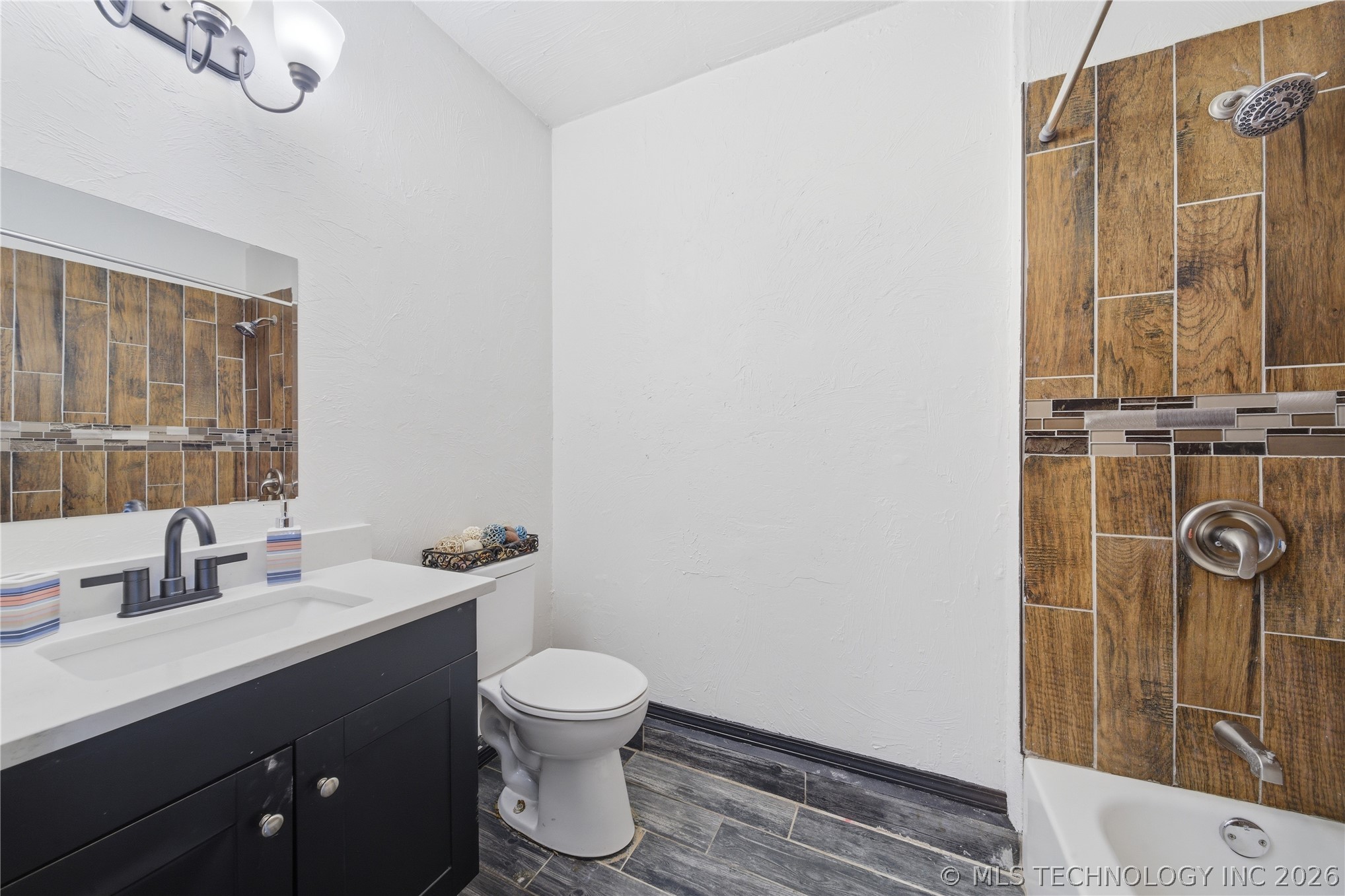 1526 E 67th Court Property Photo 18