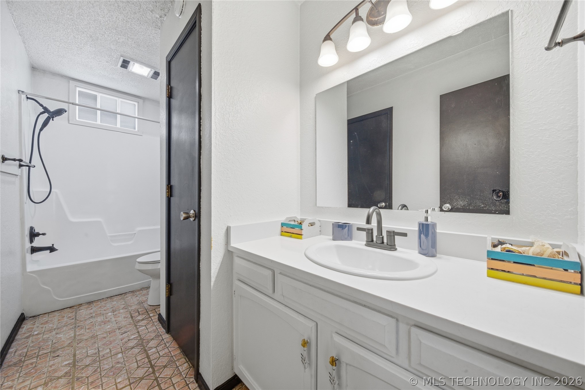 1526 E 67th Court Property Photo 23