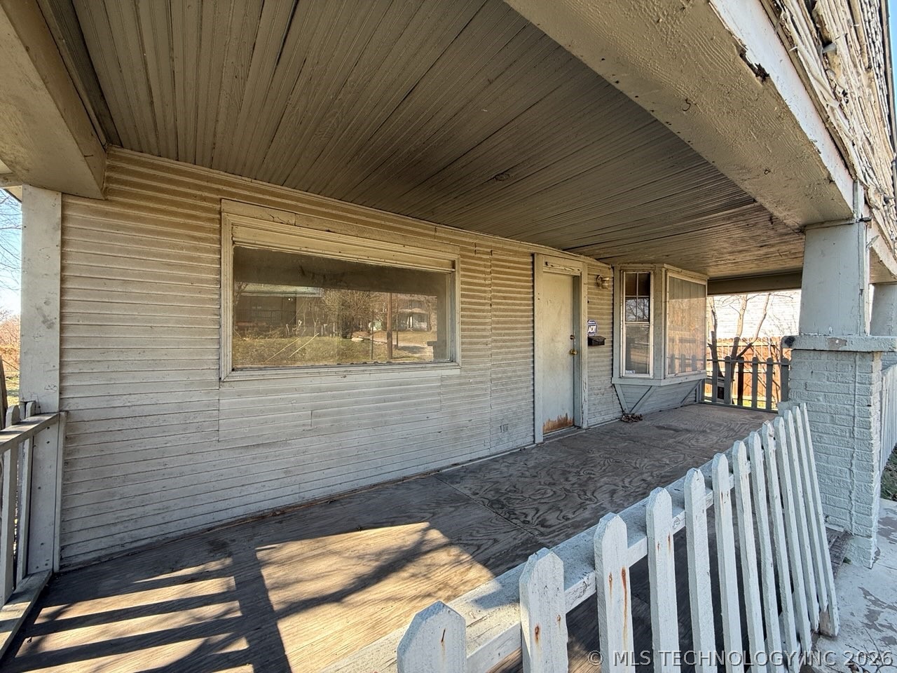 148 N Union Avenue Property Photo 3