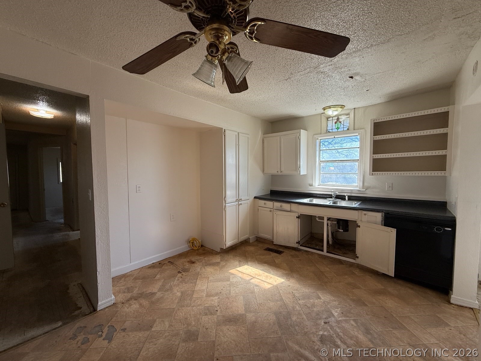 148 N Union Avenue Property Photo 6