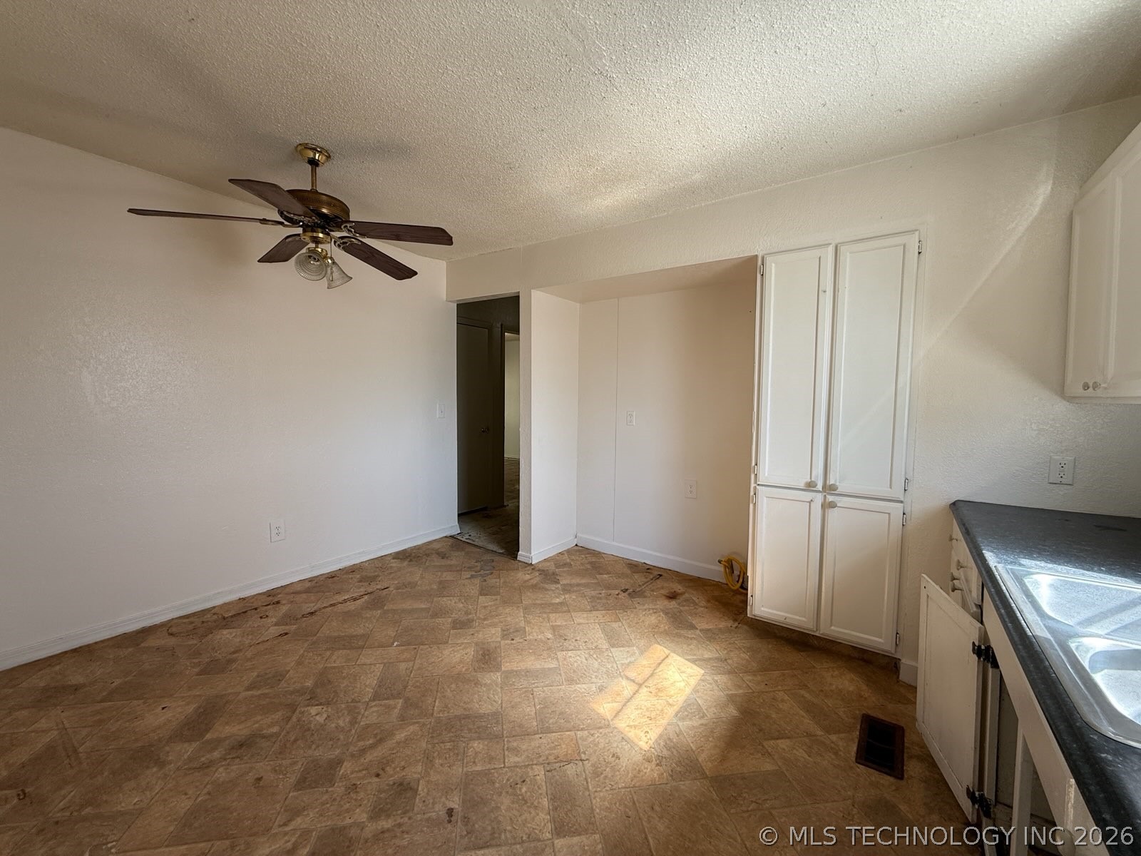 148 N Union Avenue Property Photo 7