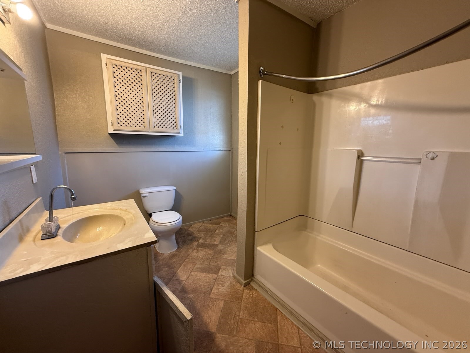 148 N Union Avenue Property Photo 10