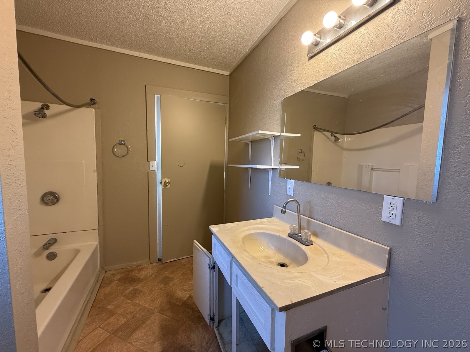 148 N Union Avenue Property Photo 11