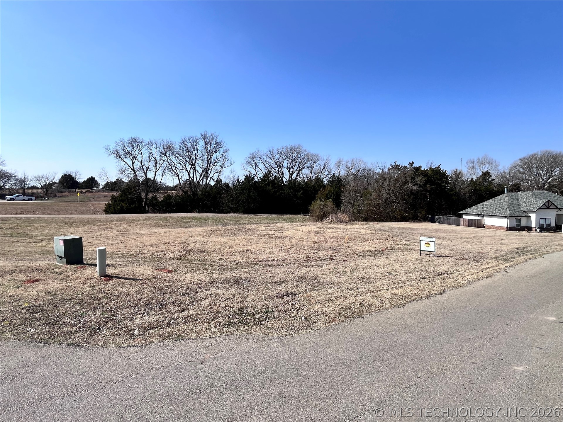 11306 S Churchhill Downs Property Photo 2