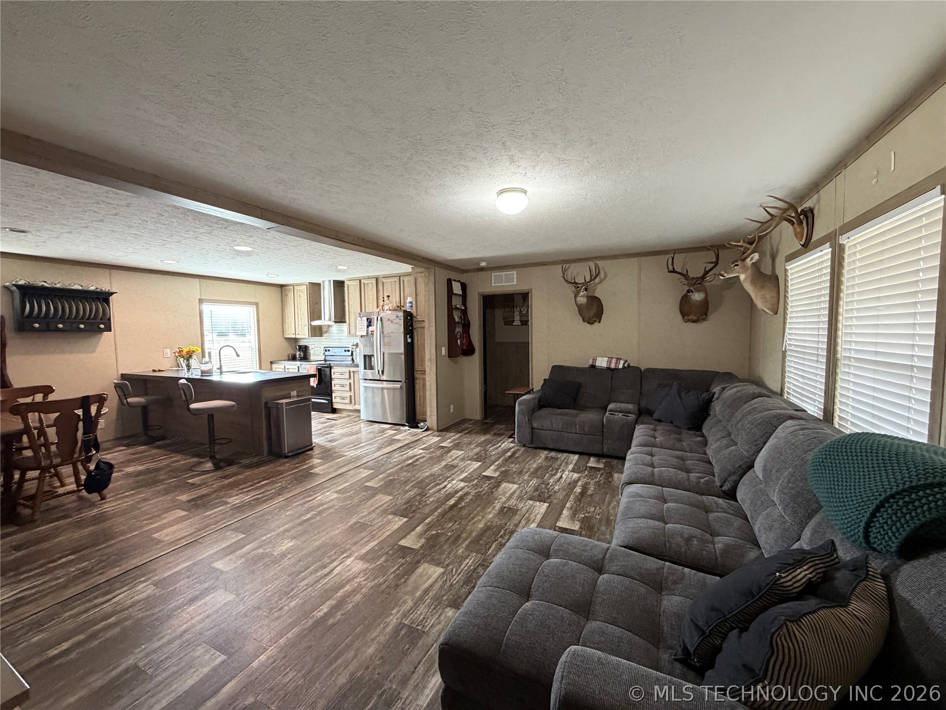 112 N Painted Wolf Road Property Photo 3