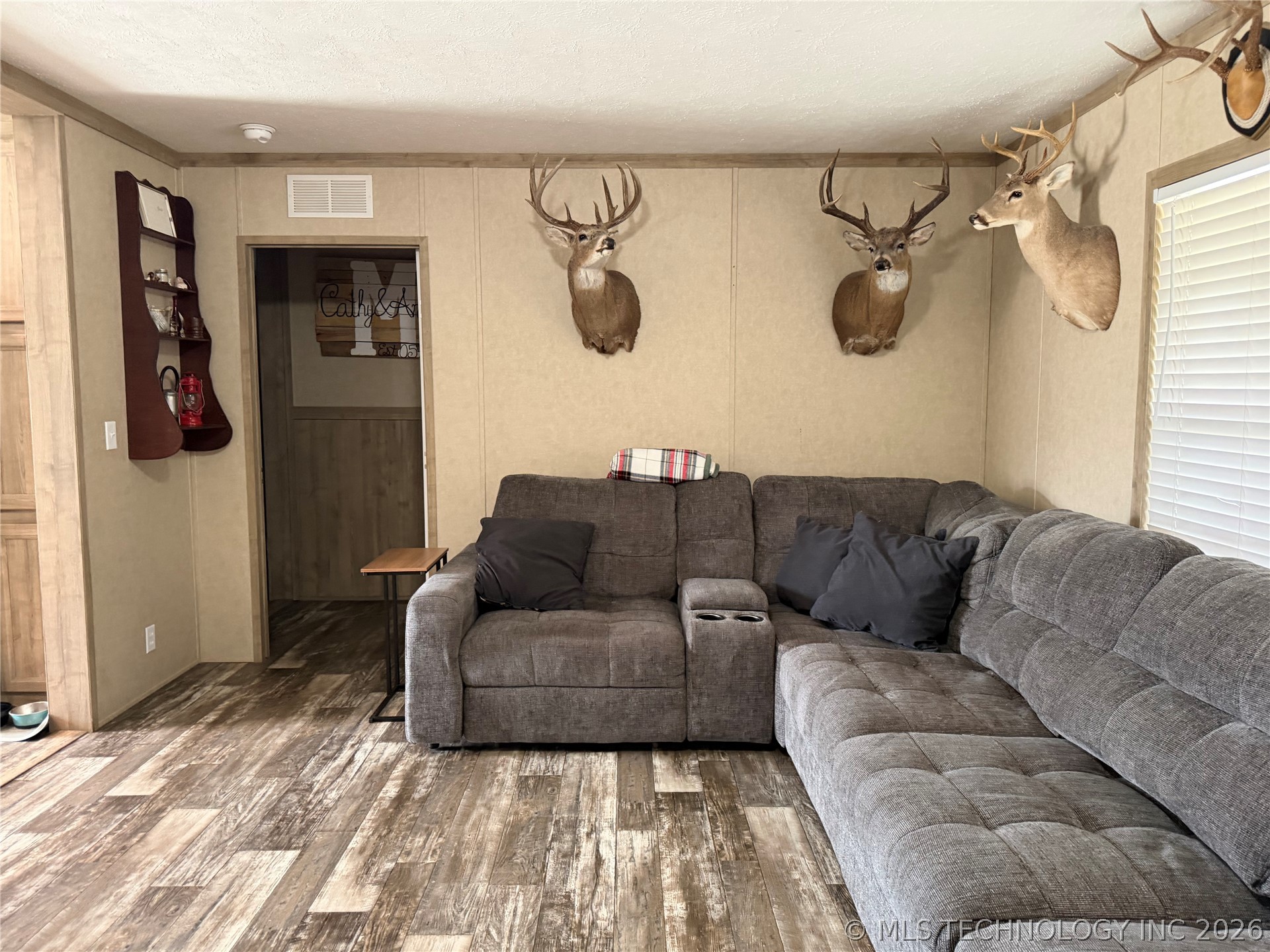 112 N Painted Wolf Road Property Photo 4