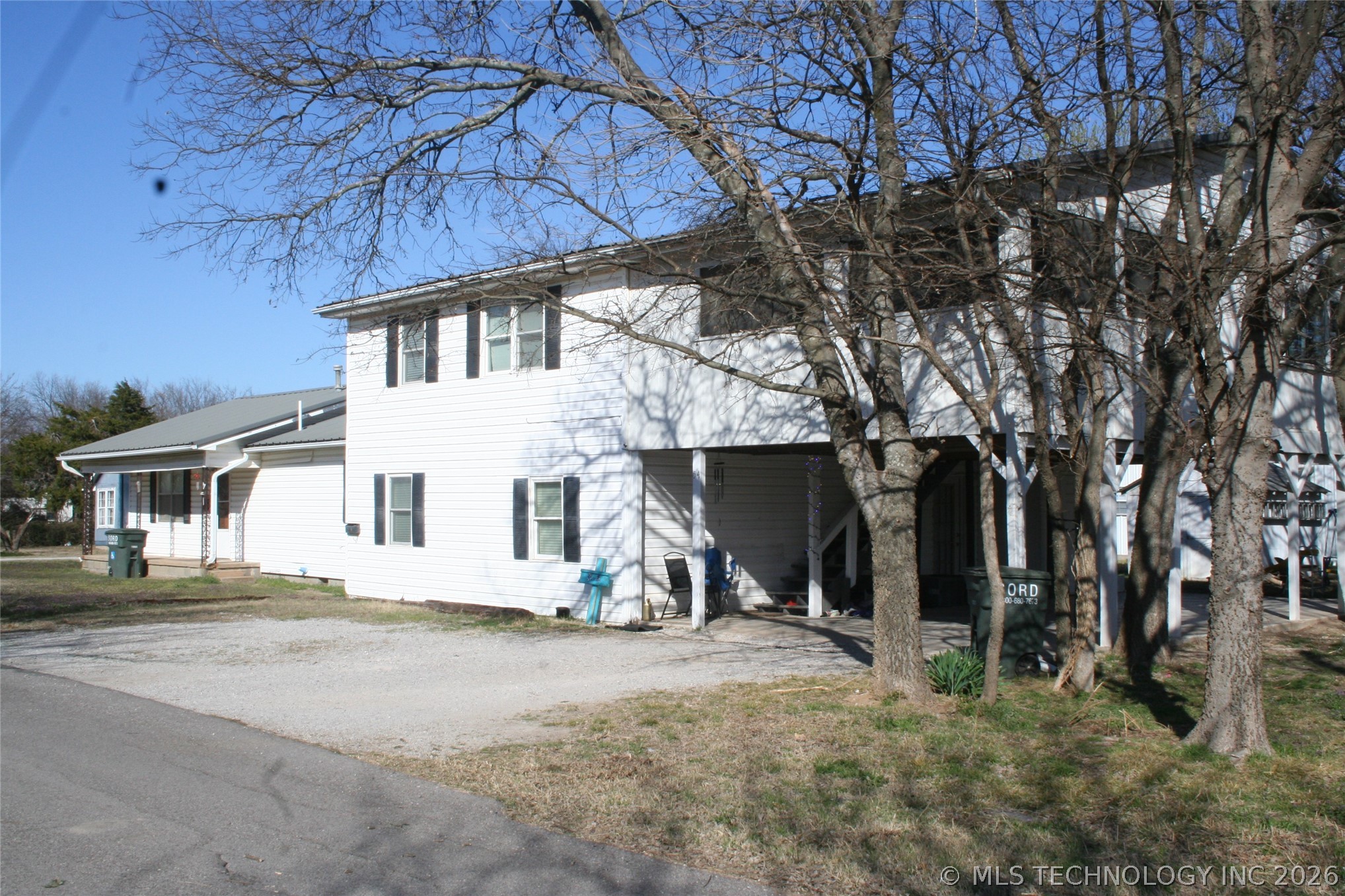56 15th Property Photo 3