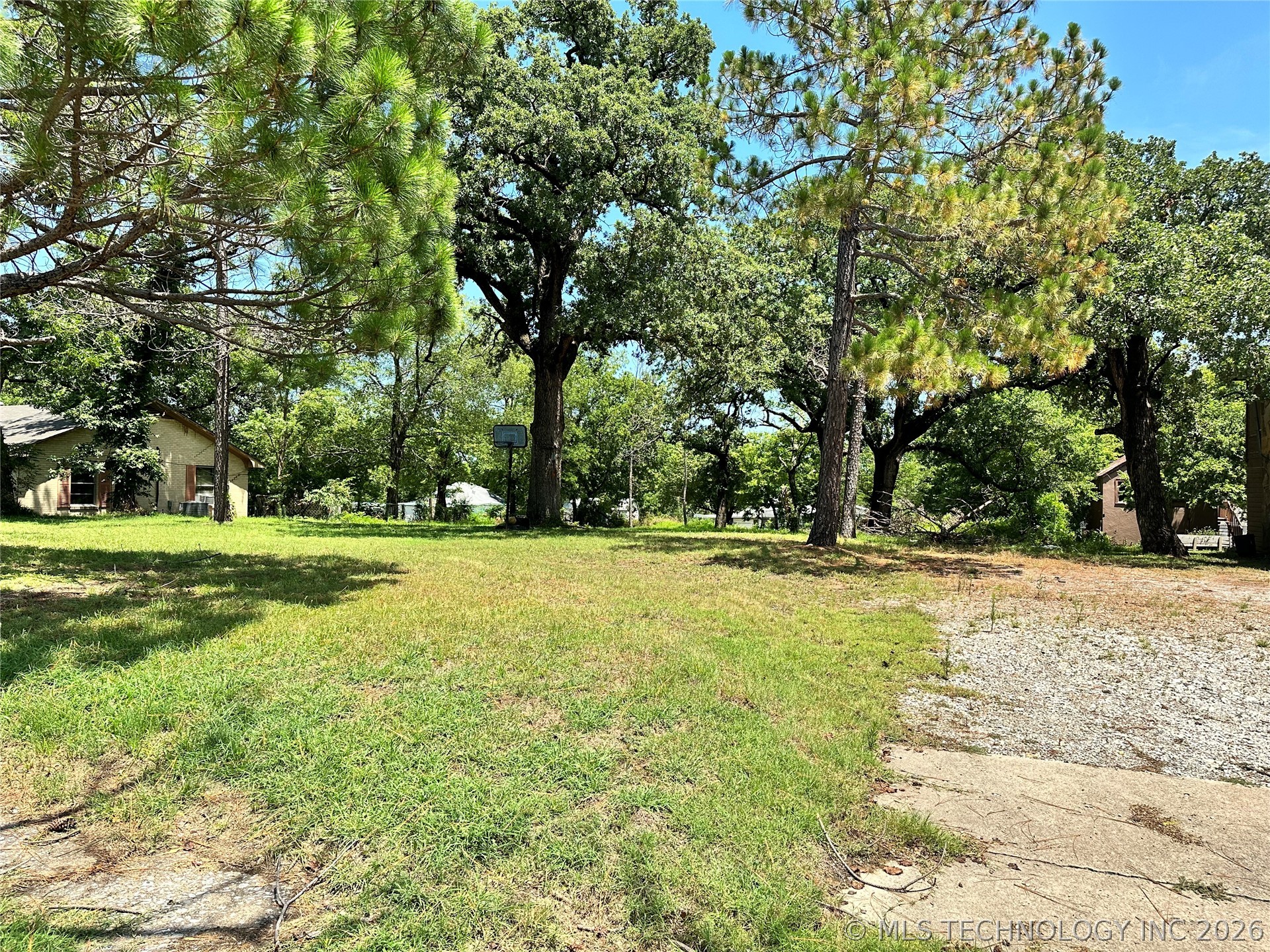 812 Se C Street Property Photo 4
