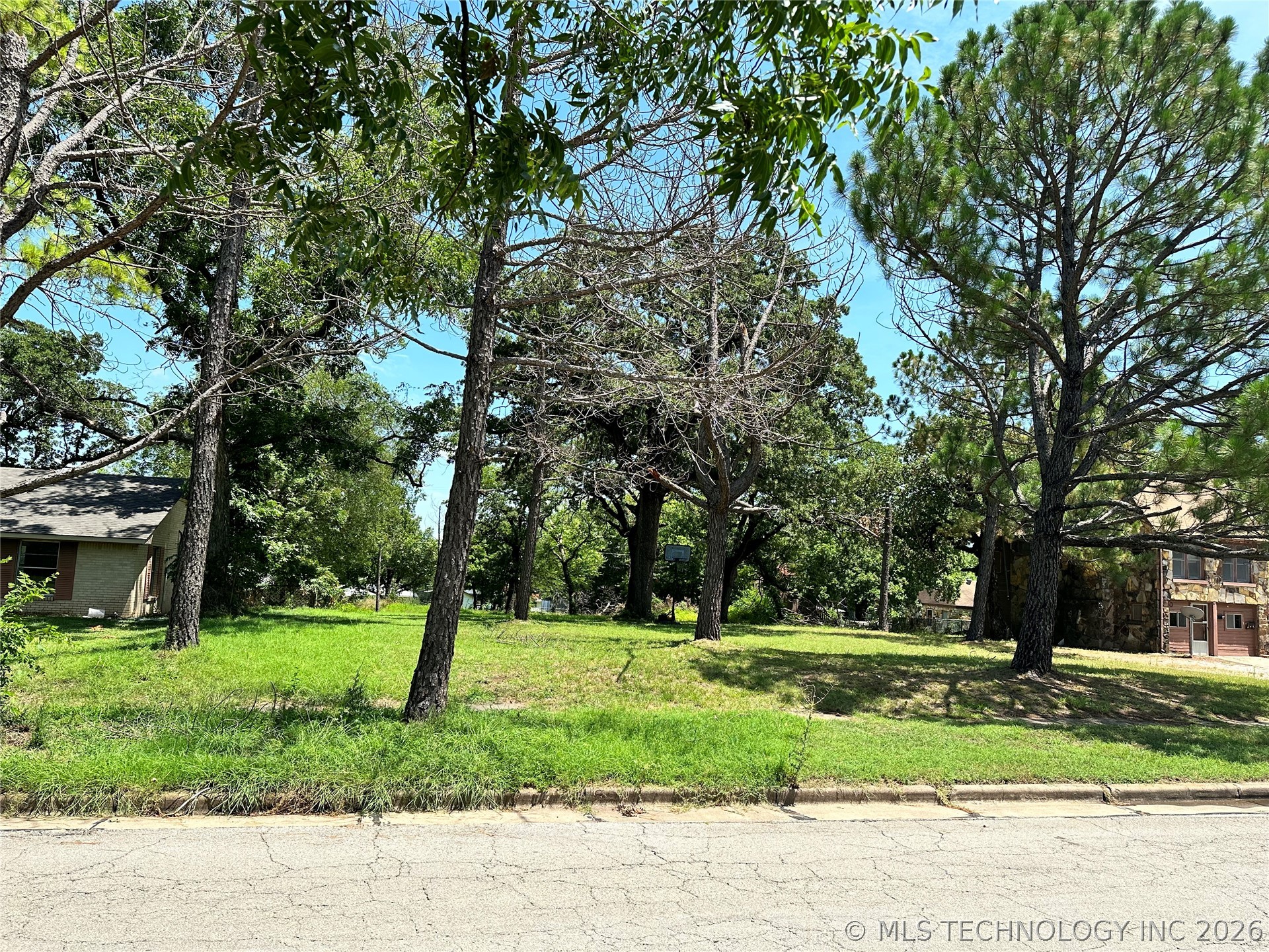 812 Se C Street Property Photo 9