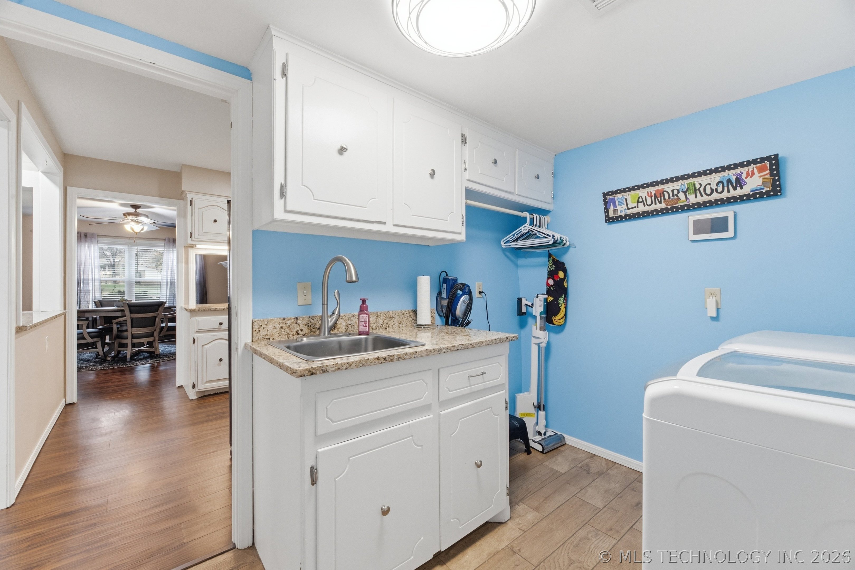 2358 London Lane Property Photo 17