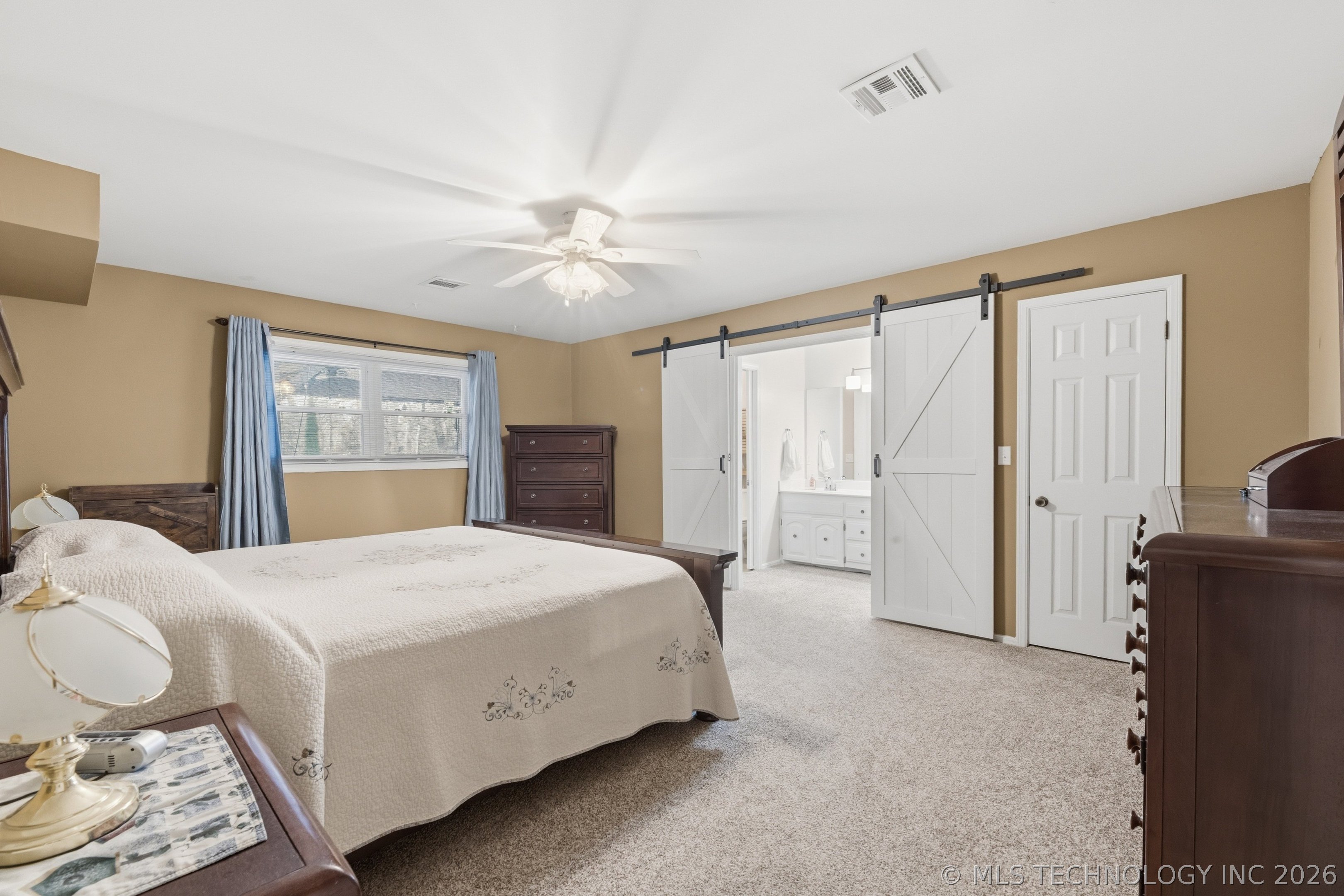 2358 London Lane Property Photo 18