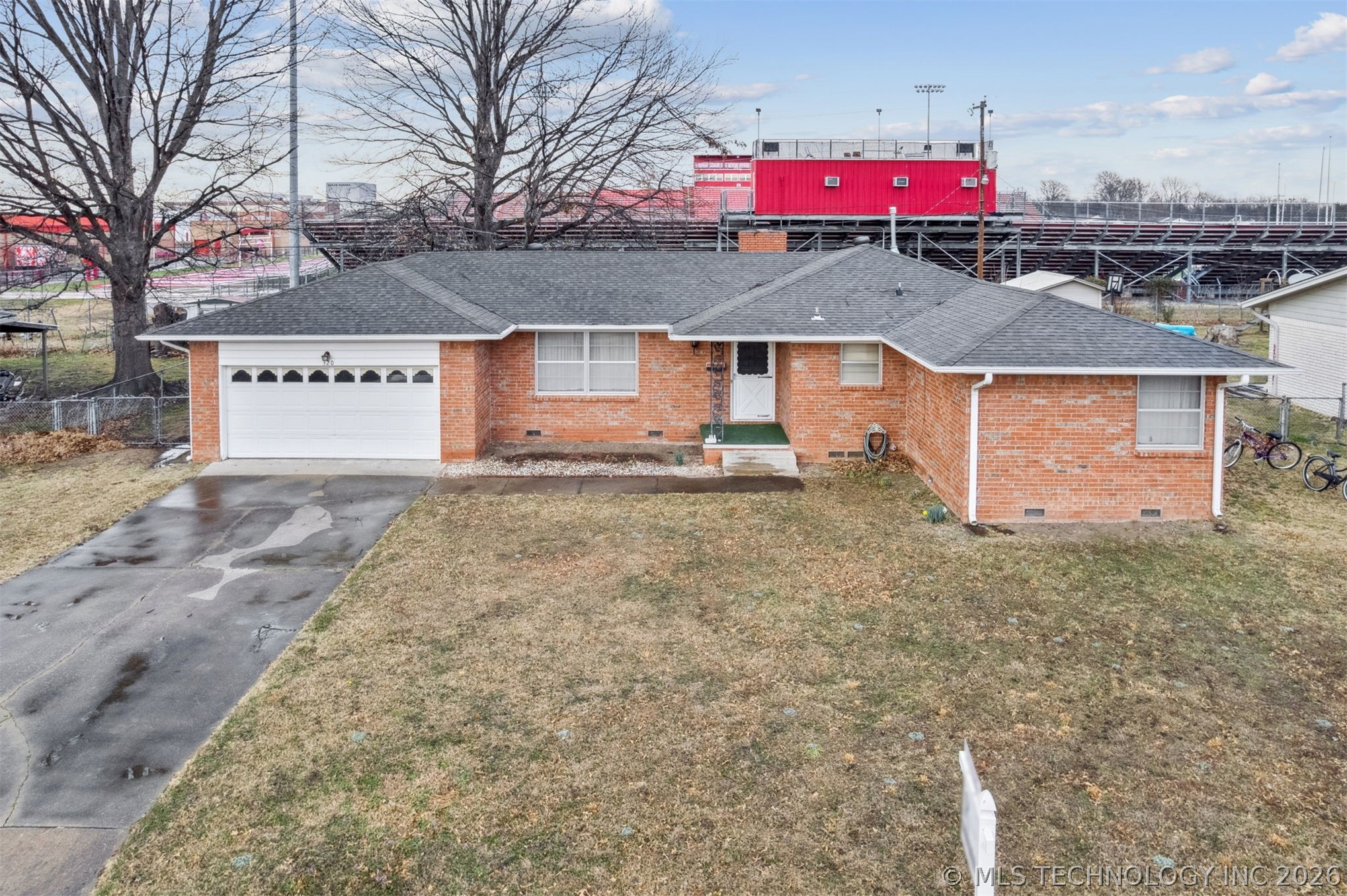 320 E 17th Street Property Photo 2