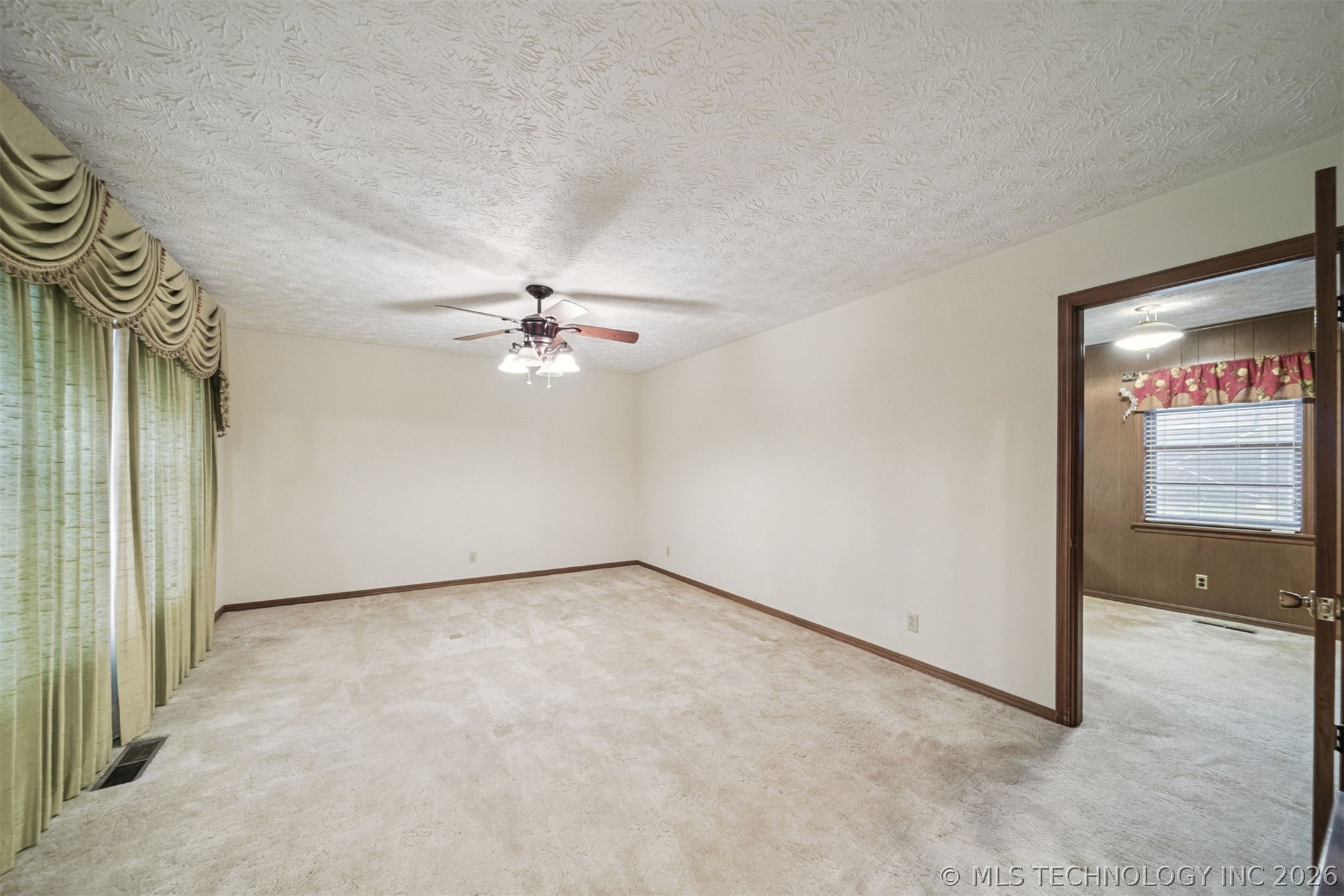 320 E 17th Street Property Photo 7