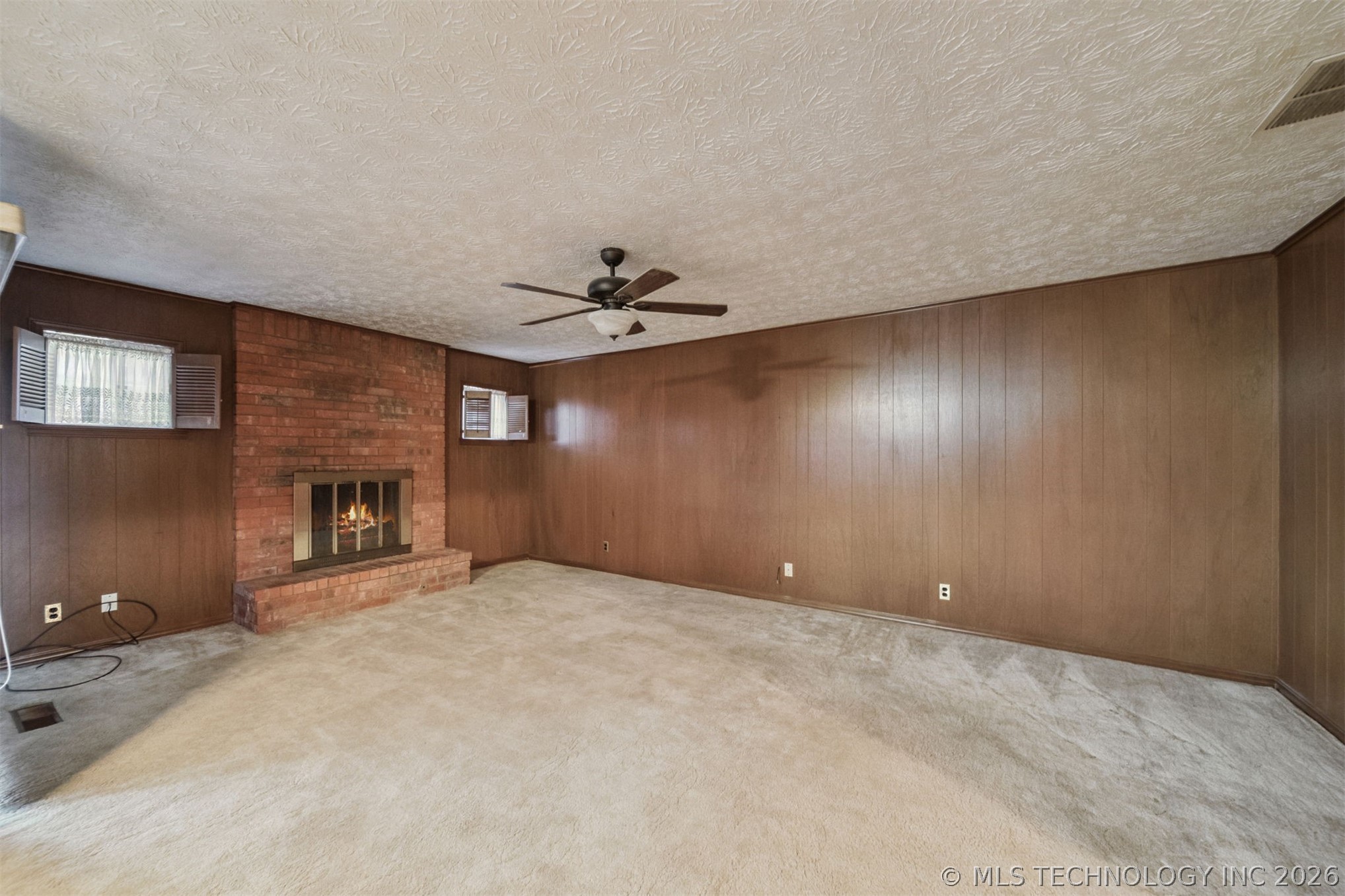 320 E 17th Street Property Photo 9